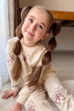 Kız Çocuk Bilekleri Manşetli Kelebek Desenli Krem Pijama Takımı