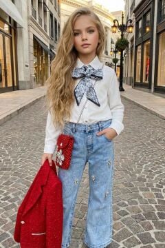 Kız Çocuk Fularlı Şifon Gömlek, Şanel Kırmızı Ceket ve Taş Detaylı Bol Kesim Pantolon Alt Üst Takım