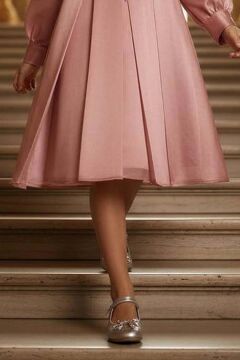 Kız Çocuk Yakası Fırfırlı ve Elmas Taştan Şal Detaylı Pliseli Şifon Gül Kurusu Elbise