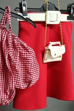 Kız Çocuk Kare Desenli Düşük Omuzlu Kırmızı Etekli Takım