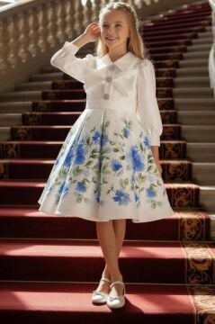 Kız Çocuk Göğsünde Kurdela Detayı Taş İşlmeli Şifon Gömlekli, Mavi Gül Baskılı Şifon Elbise