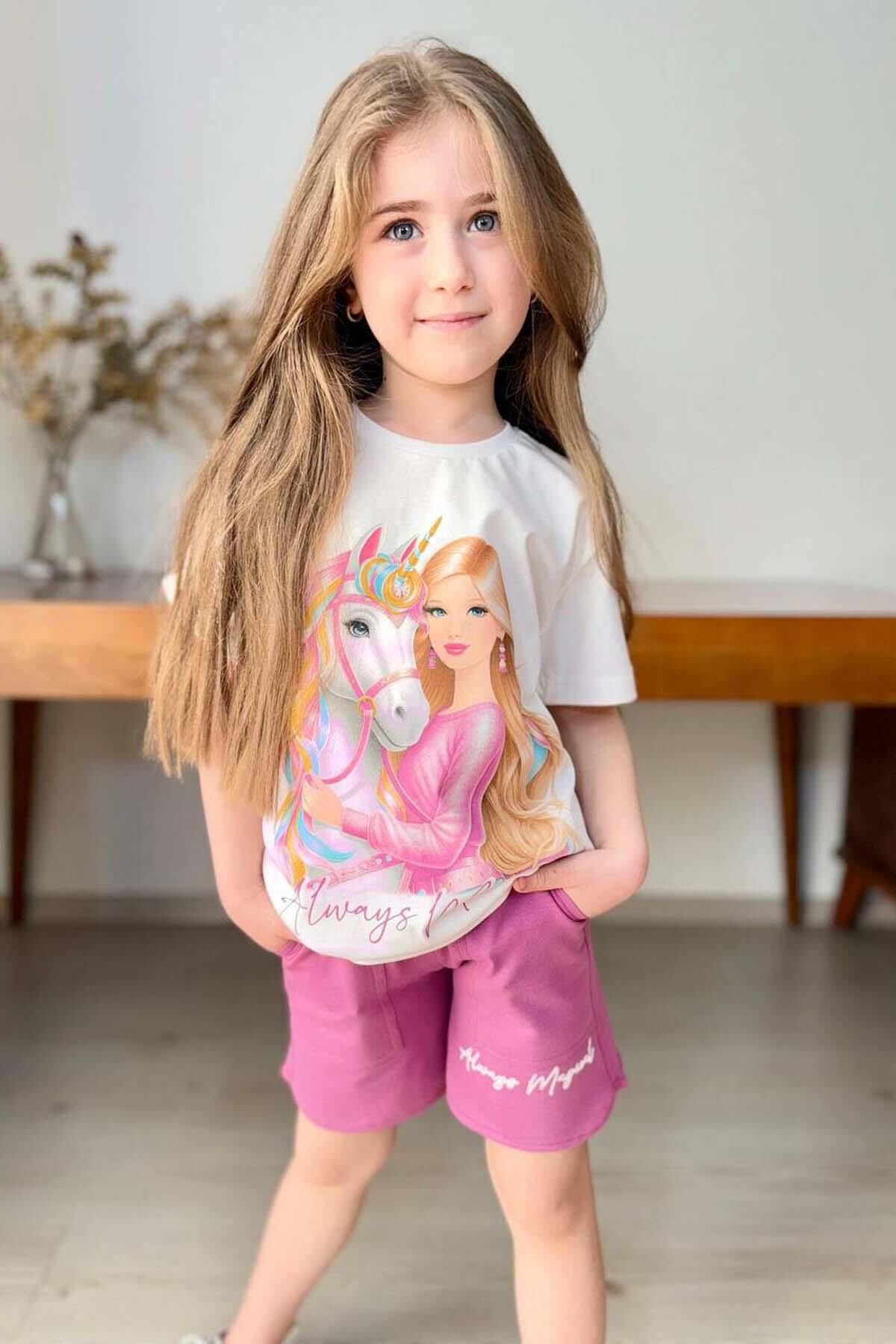 Kız Çocuk Üzeri Digital Bebek ve At Baskılı Yazı Detaylı T-shirt Mor Şortlu Takım