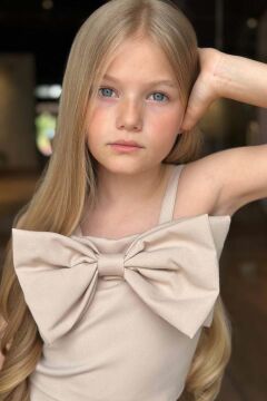 Kız Çocuk Fiyonk Detaylı İp Askılı Bej Şortlu Takım