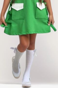 Kız Çocuk Yakası Taş İşlemeli Kısa Kollu Yanları Fiyonk Detaylı Önü Cepli Yeşil Elbise