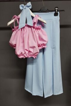 Kız Çocuk Düşük Omuzlu Göğsü ve Beli Manşetli Crop ve Yırtmaç Detaylı Pembe Alt Üst Takım